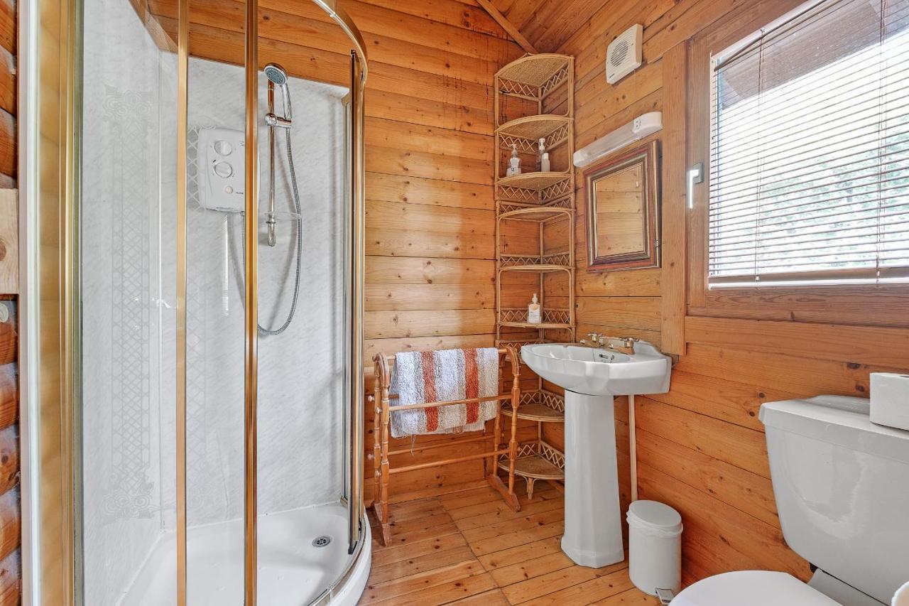 Villa Finest Retreats - The Logs à Fort William Extérieur photo