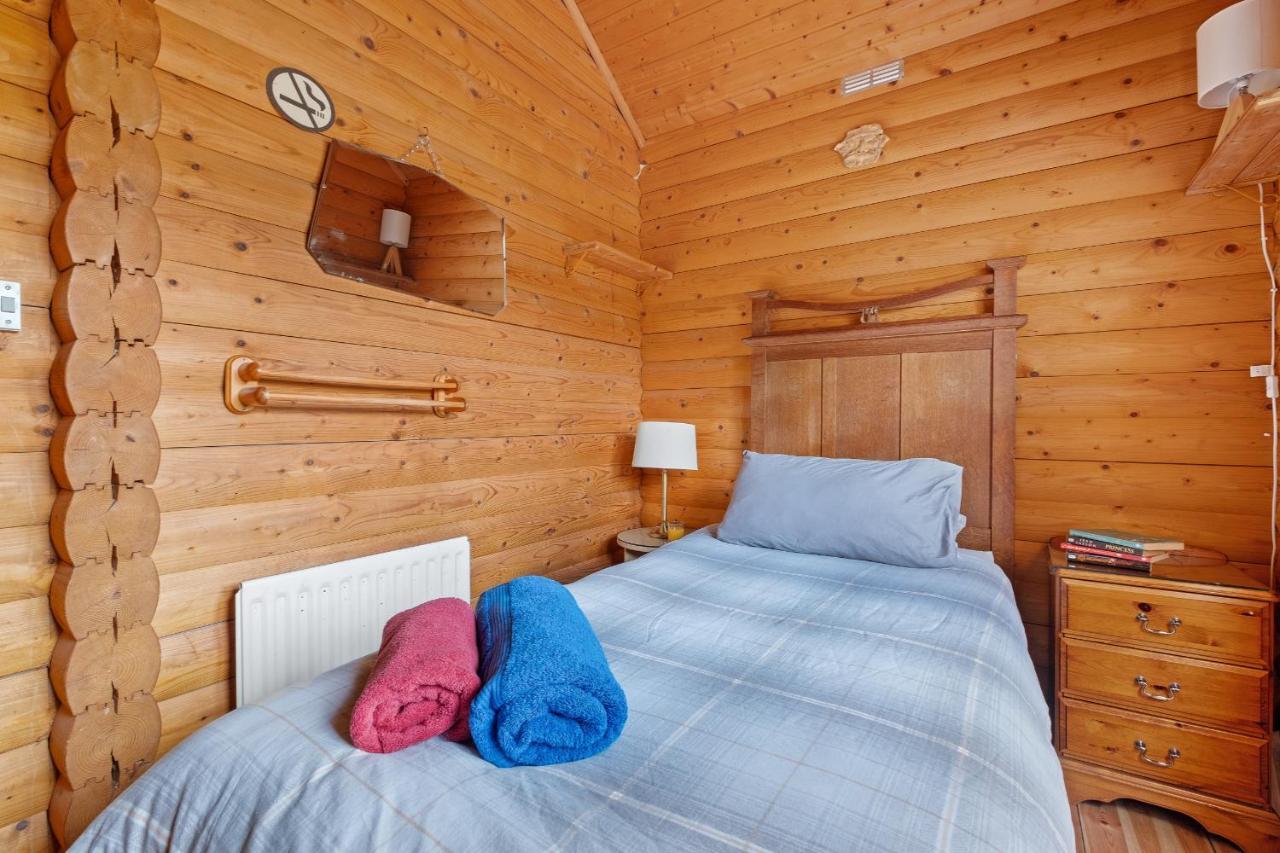Villa Finest Retreats - The Logs à Fort William Extérieur photo