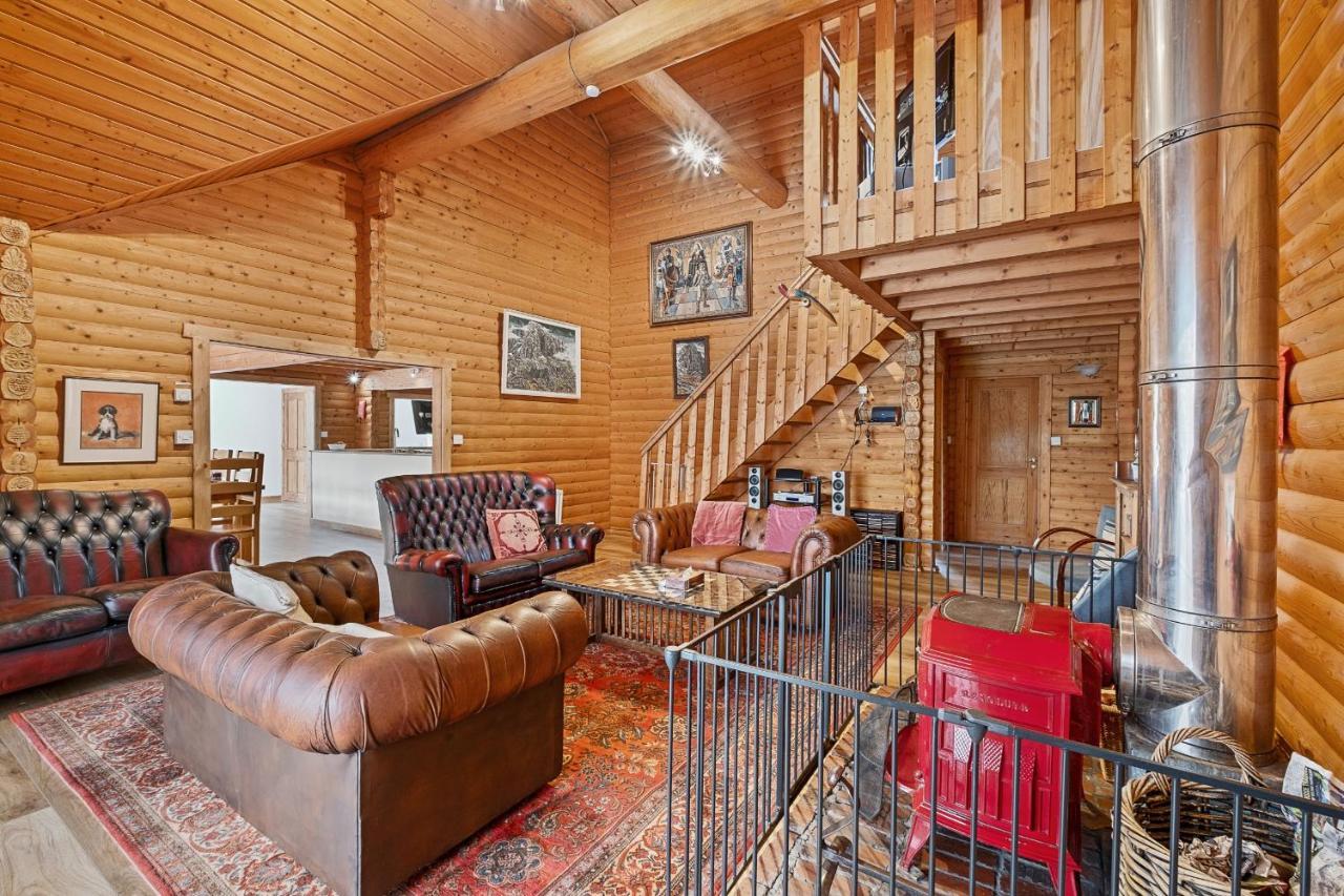 Villa Finest Retreats - The Logs à Fort William Extérieur photo