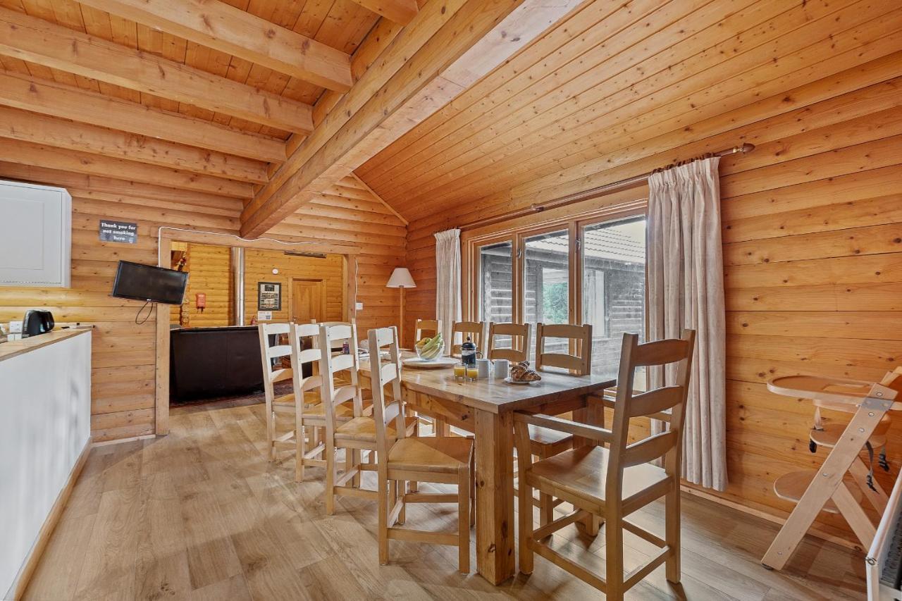 Villa Finest Retreats - The Logs à Fort William Extérieur photo