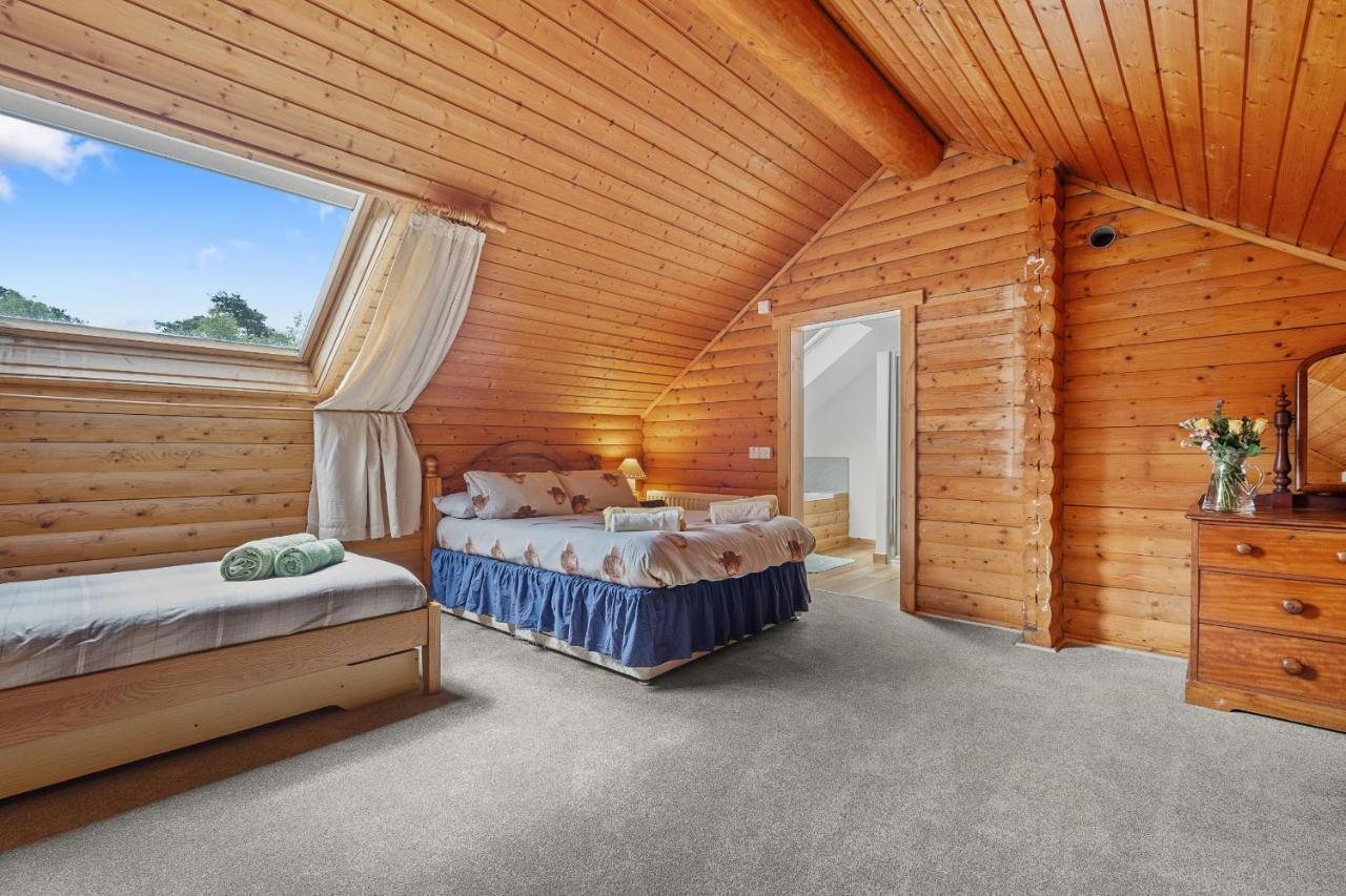 Villa Finest Retreats - The Logs à Fort William Extérieur photo