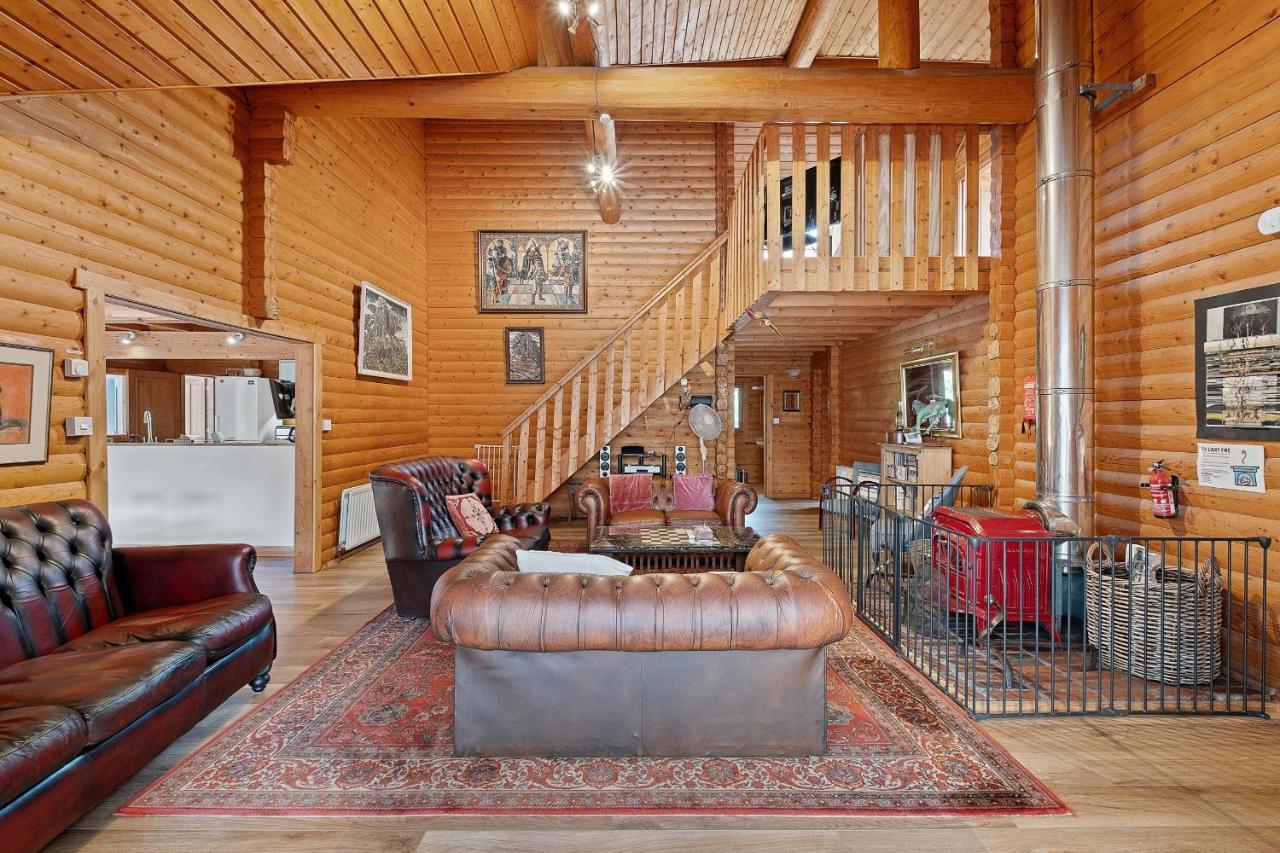 Villa Finest Retreats - The Logs à Fort William Extérieur photo