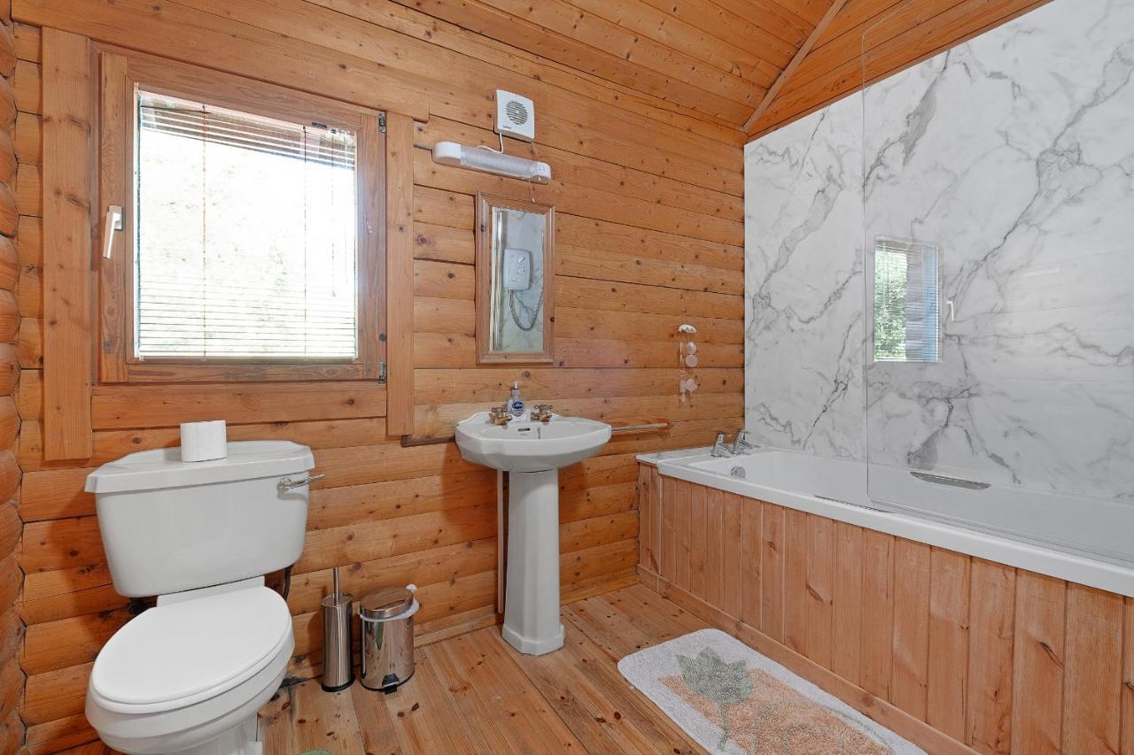 Villa Finest Retreats - The Logs à Fort William Extérieur photo