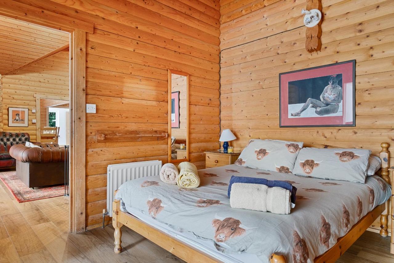 Villa Finest Retreats - The Logs à Fort William Extérieur photo