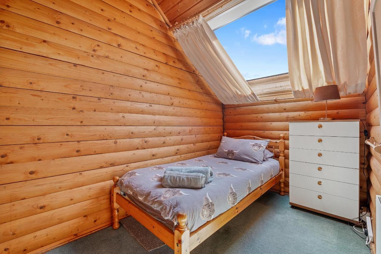 Villa Finest Retreats - The Logs à Fort William Extérieur photo