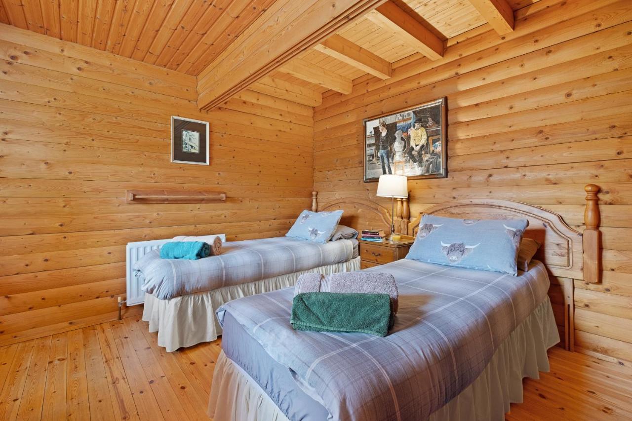 Villa Finest Retreats - The Logs à Fort William Extérieur photo